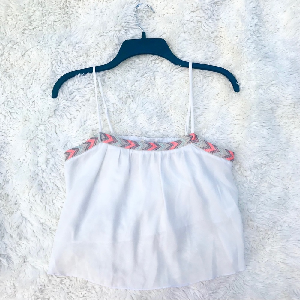 🏹Tribal print trimmed white crop top LA Hearts 💗